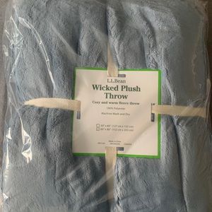 LL Bean Wicked Plush Throw